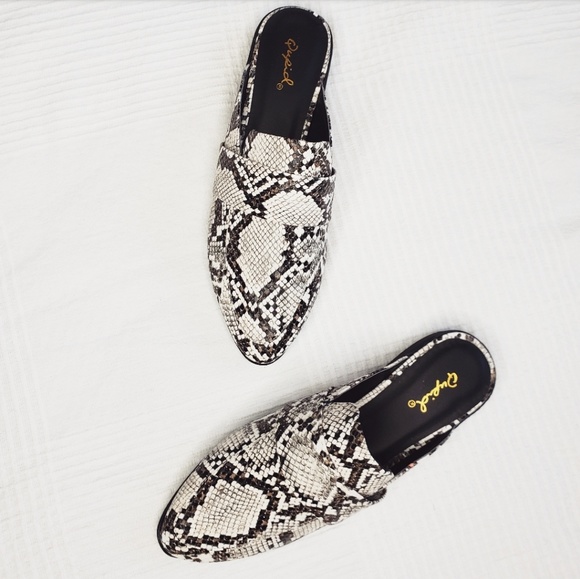 🆕️//The Ryan// snake mule flat - Picture 4 of 7